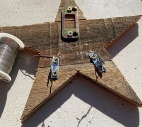 wood pallet star tree topper diy, Attach hardware to attach to tree