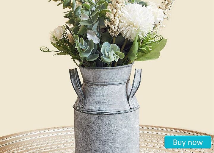 6 lindos vasos decorativos que sua lareira precisa desesperadamente, Lata de leite de metal galvanizado dilapidada
