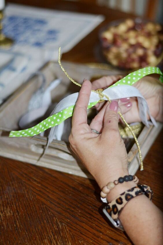 use scrap ribbon to make a ribbon gift tassel