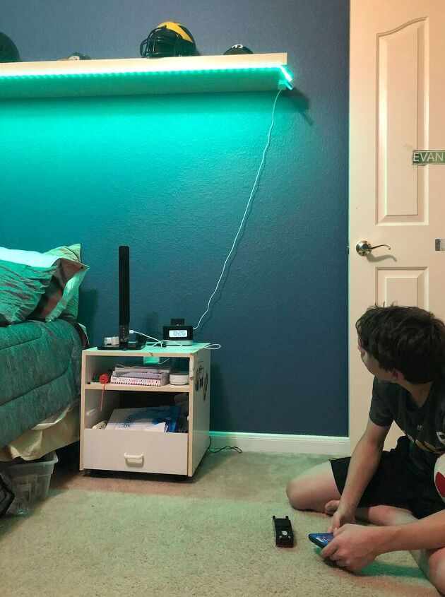 low budget way to change a kids room into a teens room