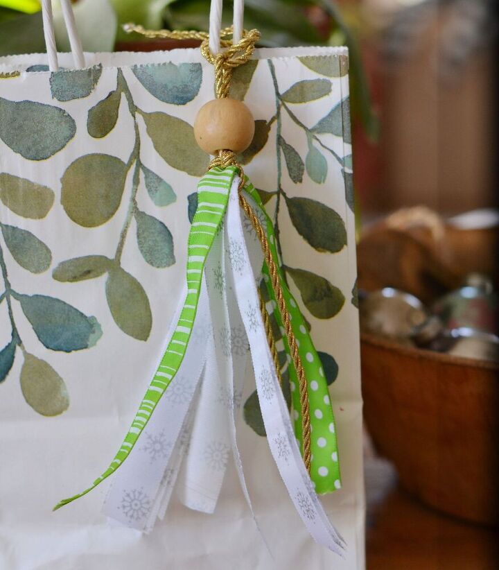 use scrap ribbon to make a ribbon gift tassel