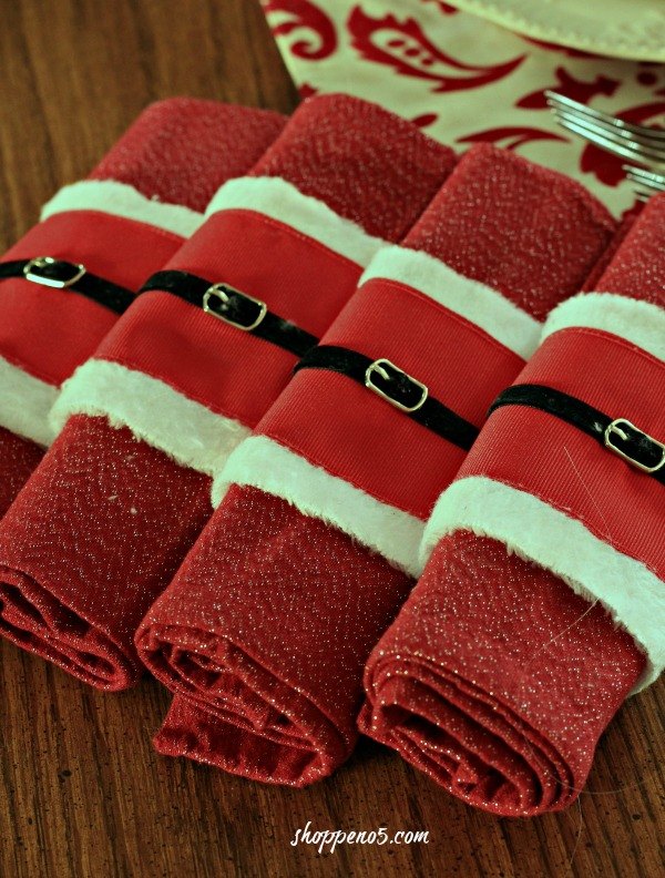 20 magical ways to dress up your christmas table, Get jolly with Santa Claus napkin rings