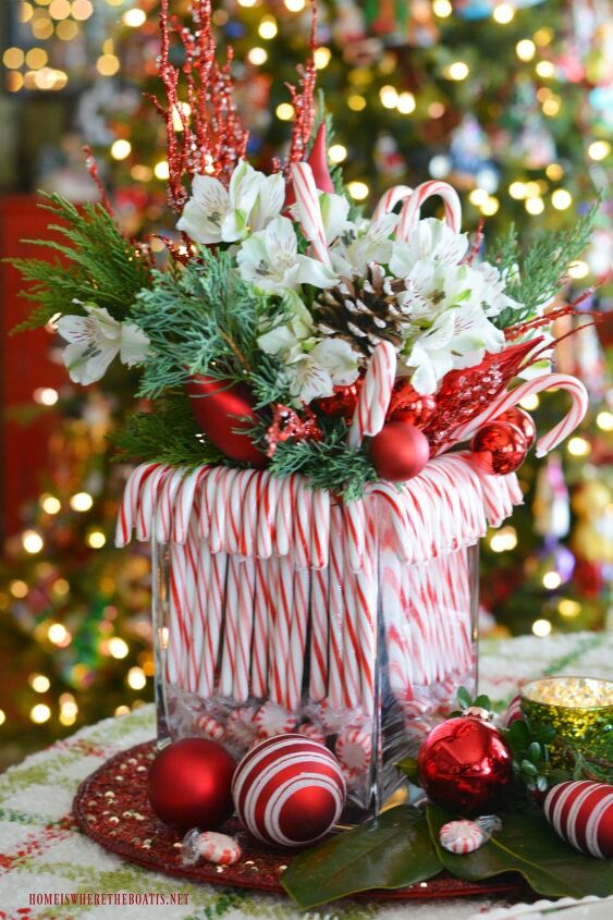 20 magical ways to dress up your christmas table, Sweeten your floral centerpiece with a candy cane vase
