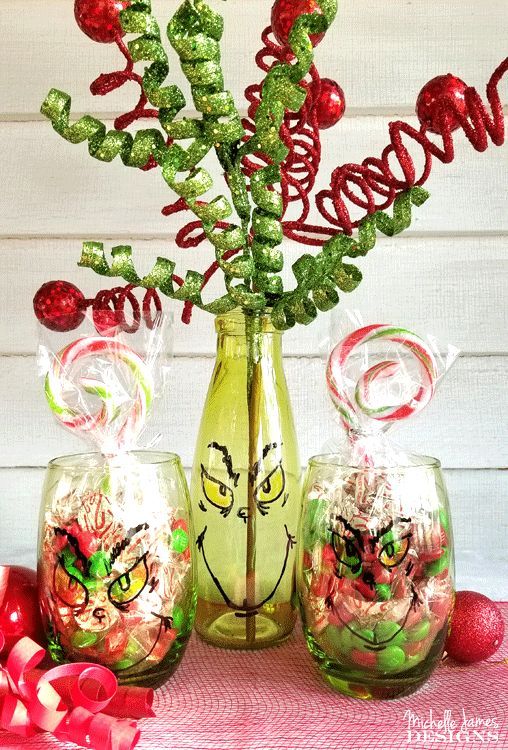 20 magical ways to dress up your christmas table, Get silly with Grinch inspired glasses