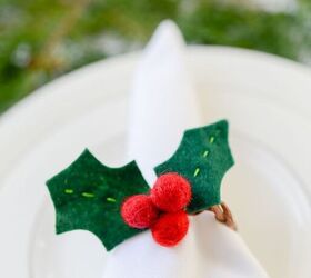 20 magical ways to dress up your christmas table, DIY these festive holly napkin rings from felt