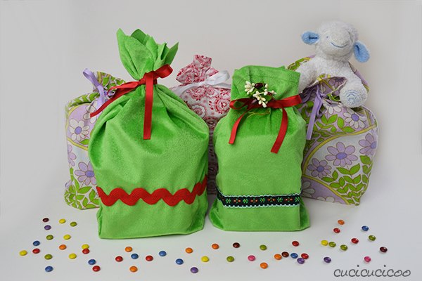 15 formas magnficas de envolver tus regalos estas fiestas, Bolsas de tela s per sencillas para regalo
