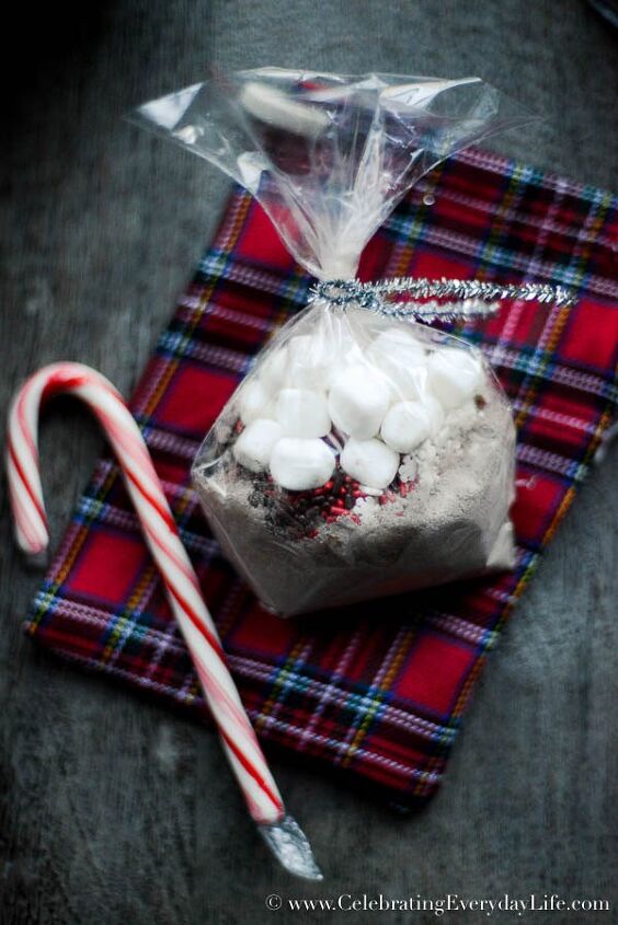 s 15 hot cocoa stations that made us smile, Give your sweet ones an adorable hot cocoa mix gift bag