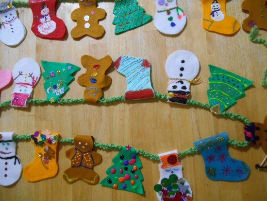 s 20 cute crafts for the kids to do while their stuck indoors, String a holiday garland from felt Christmas shapes