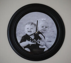 s 20 heartwarming gifts you can make from old photos, Make a photo clock from your favorite picture