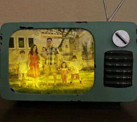 s 20 heartwarming gifts you can make from old photos, Create a retro inspired photo nightlight using a vintage TV frame