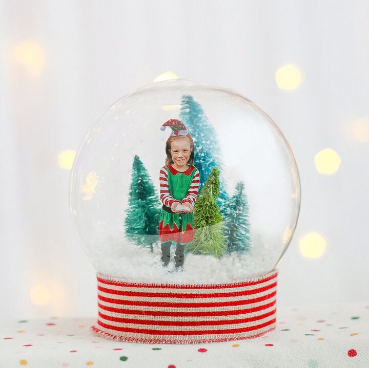s 20 regalos conmovedores que puedes hacer con fotos antiguas, C mo hacer un lindo globo de nieve personalizado DIY