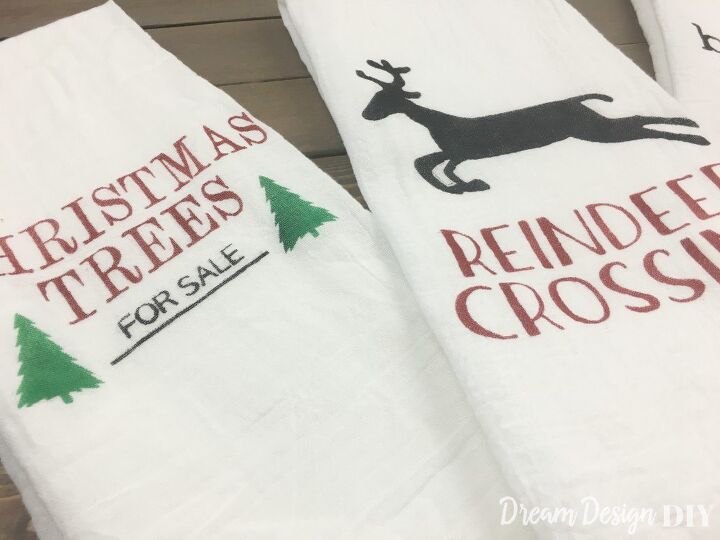 diy stenciled christmas kitchen towels paos de cocina navideos