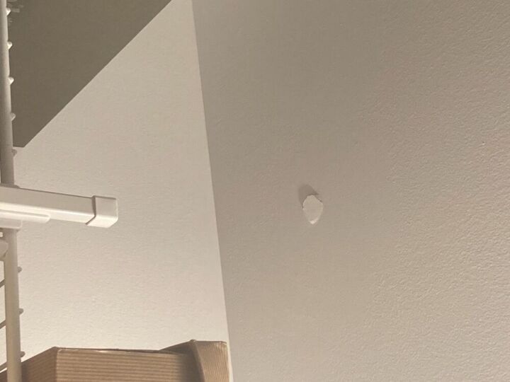 ceiling circle cracks