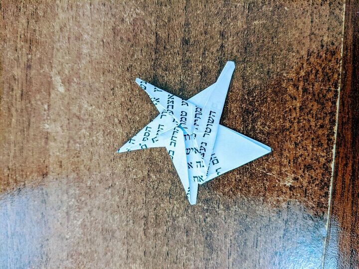 adorno de origami con forma de estrella de navidad