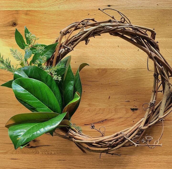 how to make a fresh magnolia mixed branch wreath