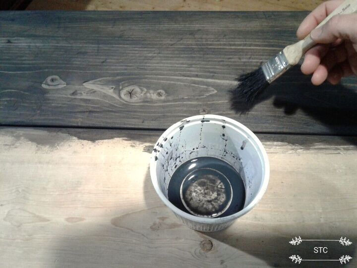 nuestra mesa sper fcil hecha con restos de madera y patas de horquilla, Proceso de tinci n