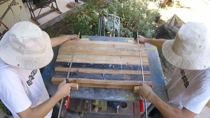 como fazer uma mesa de madeira com materiais reciclados