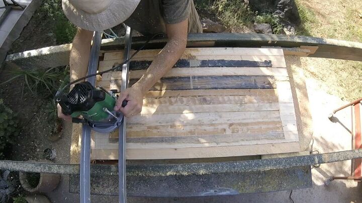 como fazer uma mesa de madeira com materiais reciclados, moagem de madeira