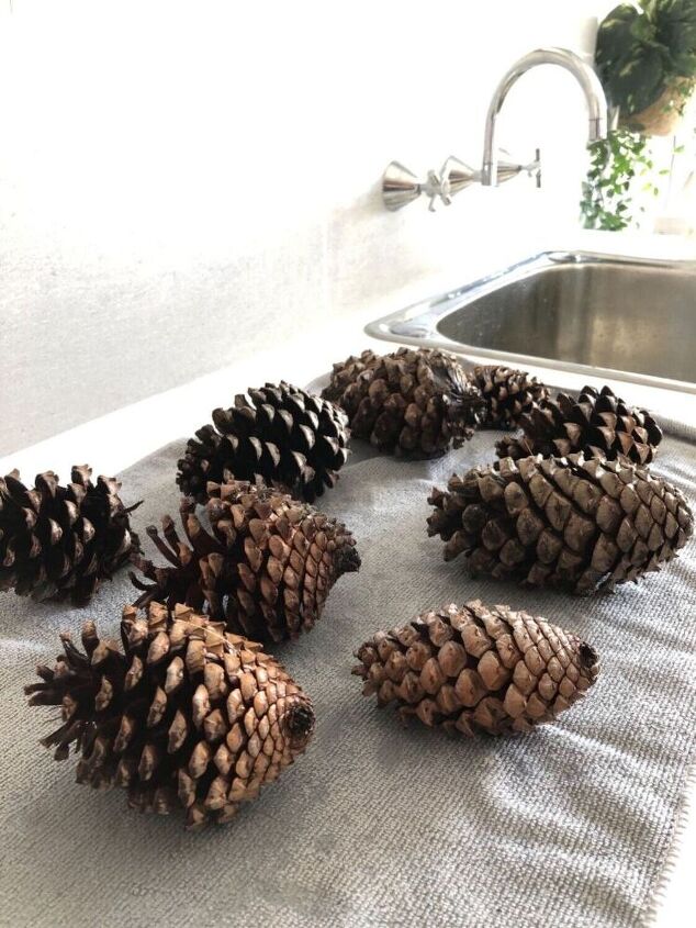 decoracin del rbol de navidad con conos de pino