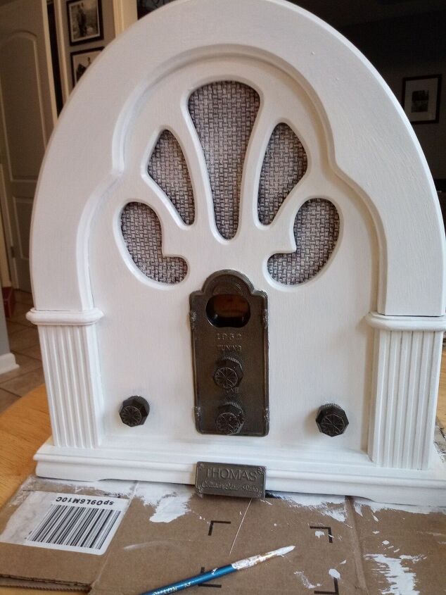 how to paint a vintage radio