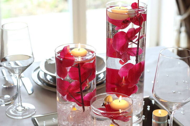 paisagem de mesa com velas flutuantes para o dia dos namorados