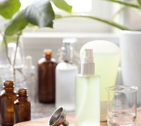 50 trucos de limpieza por los que los propietarios de casas inteligentes juran, Desinfectante de manos en spray o en gel
