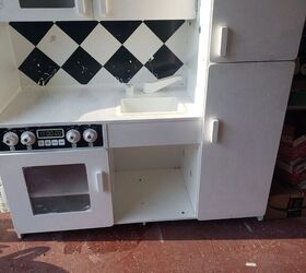 This mom's toy kitchen makeover just made our jaws drop to the floor