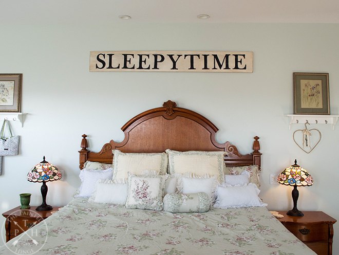 20 hermosas mejoras en el dormitorio que puedes hacer este fin de semana, Letreros de madera pintados por ti mismo Sin usar plantillas