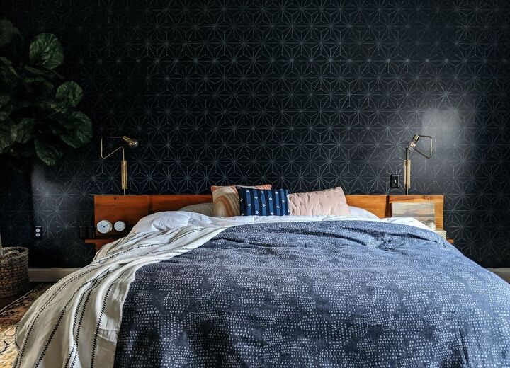 20 hermosas mejoras en el dormitorio que puedes hacer este fin de semana, Pared acentuada con plantilla parece papel pintado cuesta mucho menos
