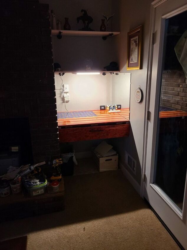 construyendo un escritorio flotante, Instalaci n de la iluminaci n bajo los estantes
