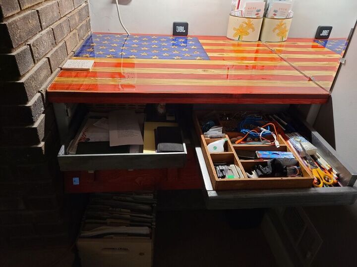 construyendo un escritorio flotante, Almacenamiento de cajones en el escritorio