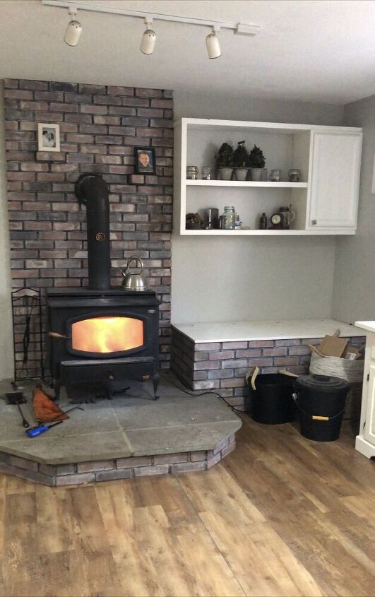 Chimenea de ladrillo pintado para estufa de leña | Hometalk Chimenea De Ladrillo Pintado Para Estufa De Leña | Hometalk
