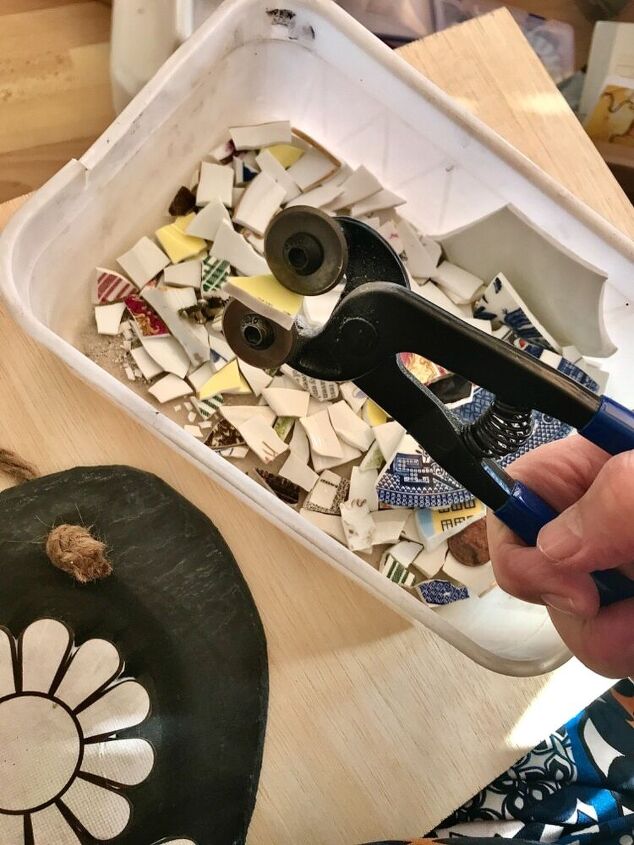 how to transform your old crockery into a beautiful mirror frame, Wheeled tile nippers