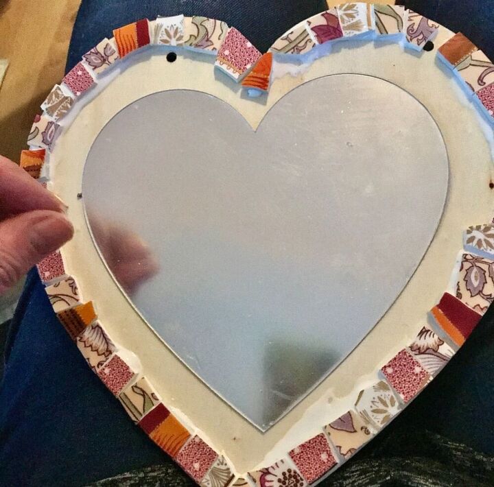 how to transform your old crockery into a beautiful mirror frame, Let it dry