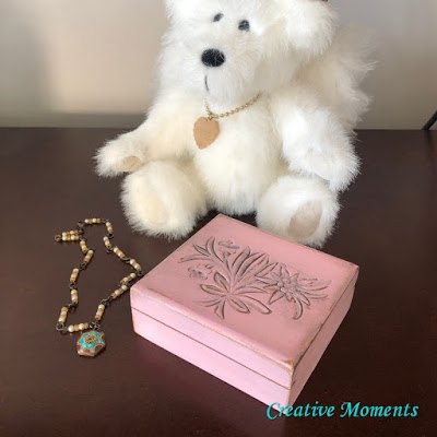 caja de baratijas tallada en rosa