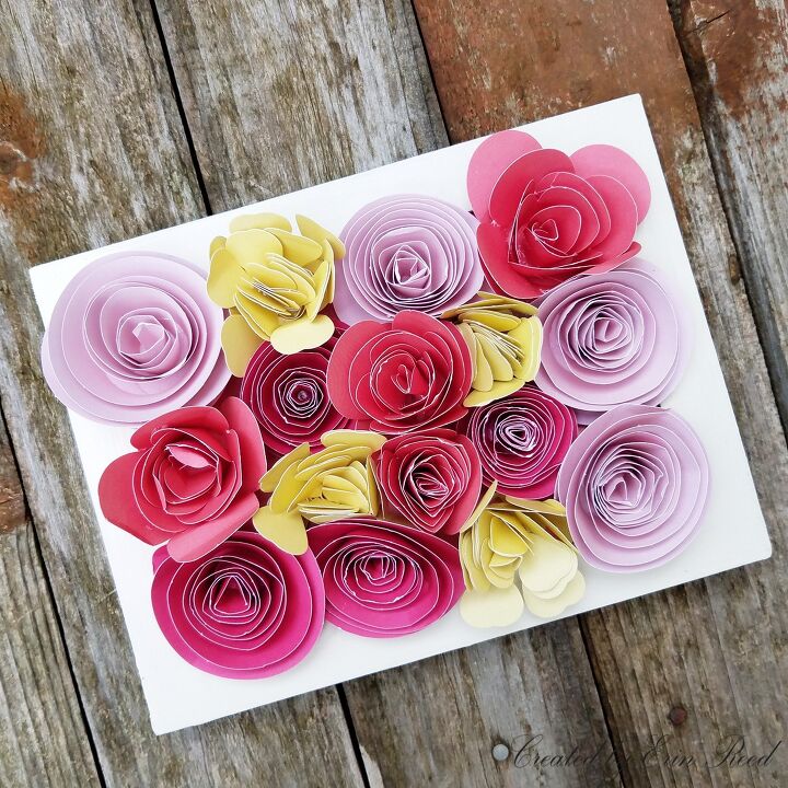 25 dulces upcycles que nos han hecho sonrer este mes, Decoraci n de flores de papel enrollado reciclado