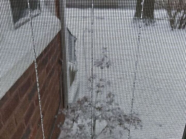 q why are there vertical ice lines inside brand new window screens