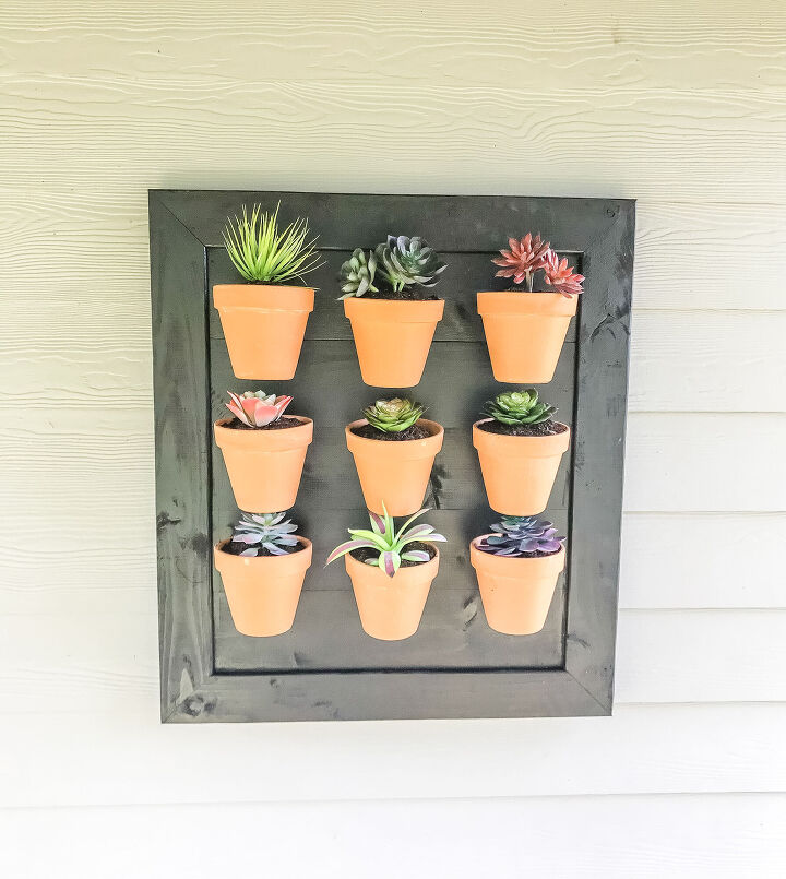 20 ideas que te harn volver a tener ilusin por la jardinera, Jardinera de pared para exteriores DIY