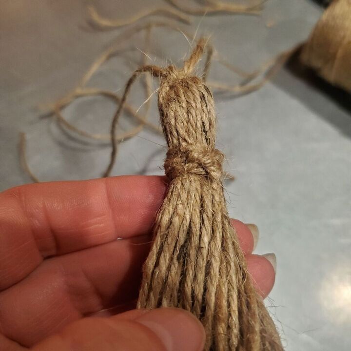 cordo de barro seco em forma de corao rstico