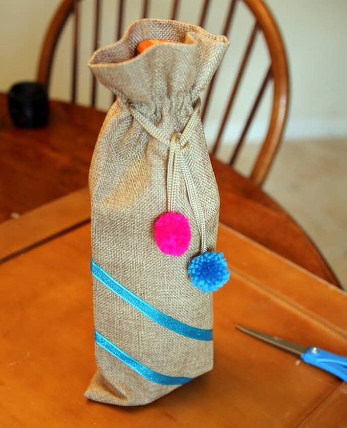 how to decorate burlap wine bags