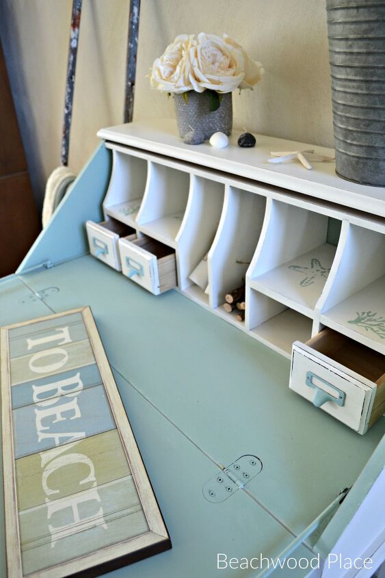20 ways to add a coastal vibe to your home without being tacky, Create a sea toned desk