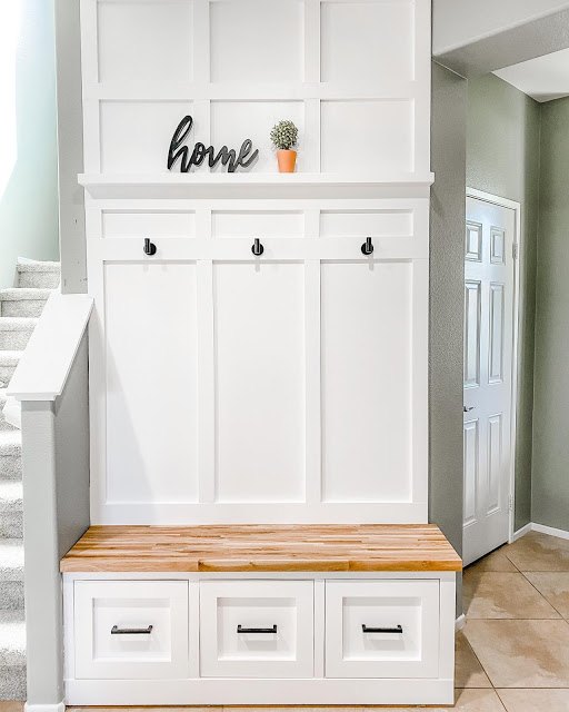 diy mudroom built in