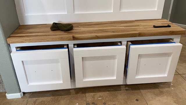 diy mudroom built in