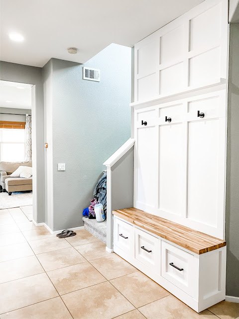 diy mudroom built in