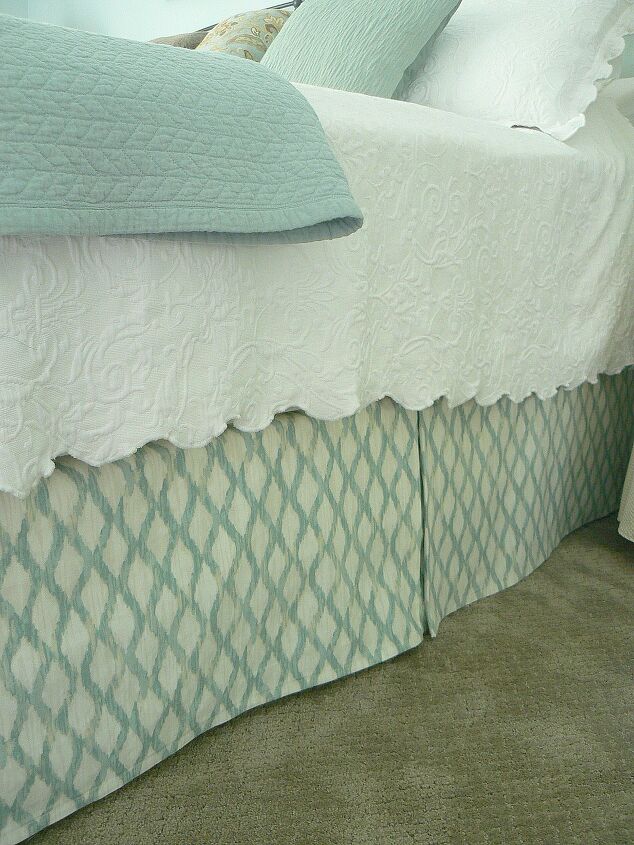 20 pequeas mejoras en el hogar que marcan una gran diferencia, El fald n de cama DIY es s per sencillo barato y se ajusta a la altura de la cama