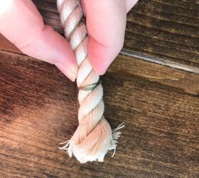 She wraps a thread around a piece of rope to get this look that's blowing up on Instagram