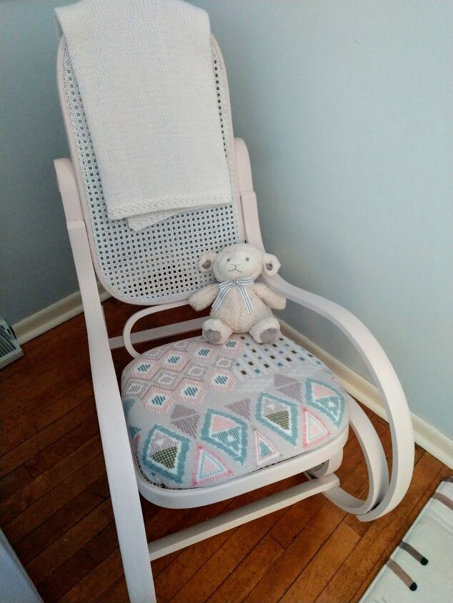 10 ways to upgrade your ugly chairs instead of throwing them out, Throw a new cushion and a new color on your rocking chair