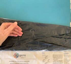 Why you might want to use a plastic bag the next time you're decorating your walls