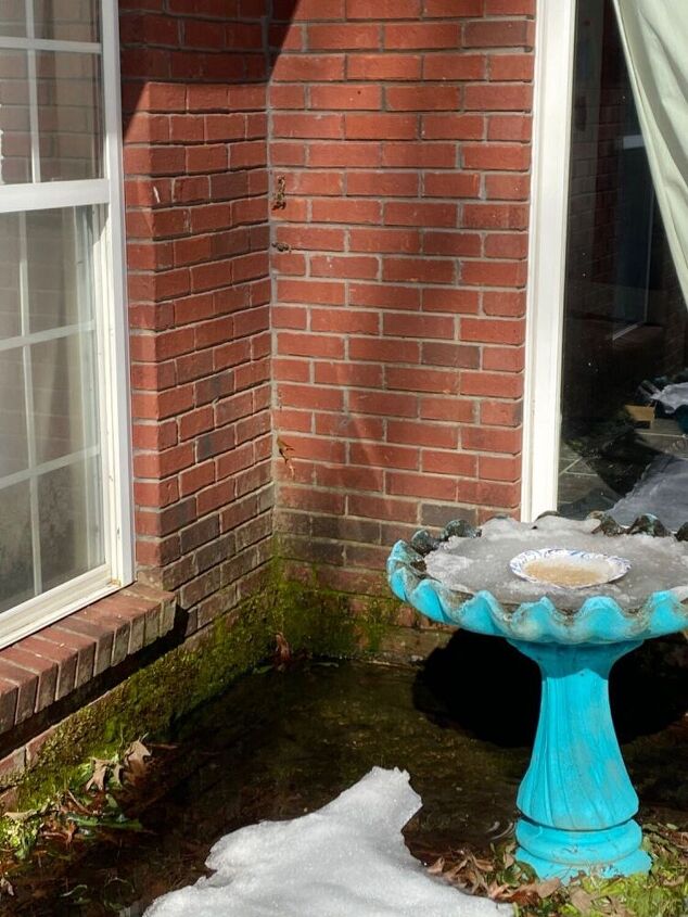 q how to avoid water being trapped at the corner of my house