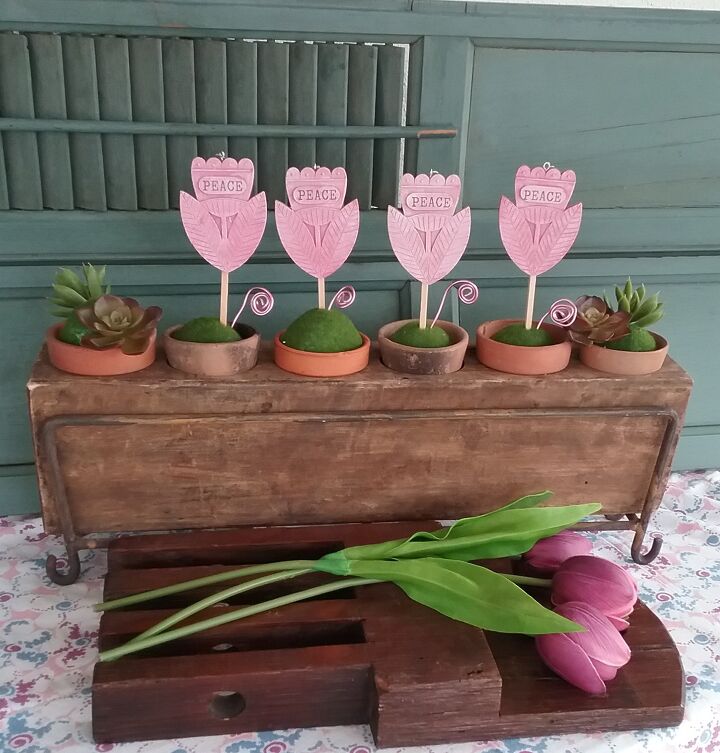 20 ideas creativas de pascua que necesitars esta primavera, Estos tulipanes de madera son bonitos para la primavera